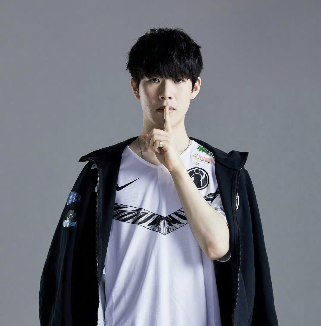 以梅德韦杰 以梅德韦杰