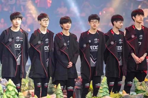 友和教练组 友和教练组